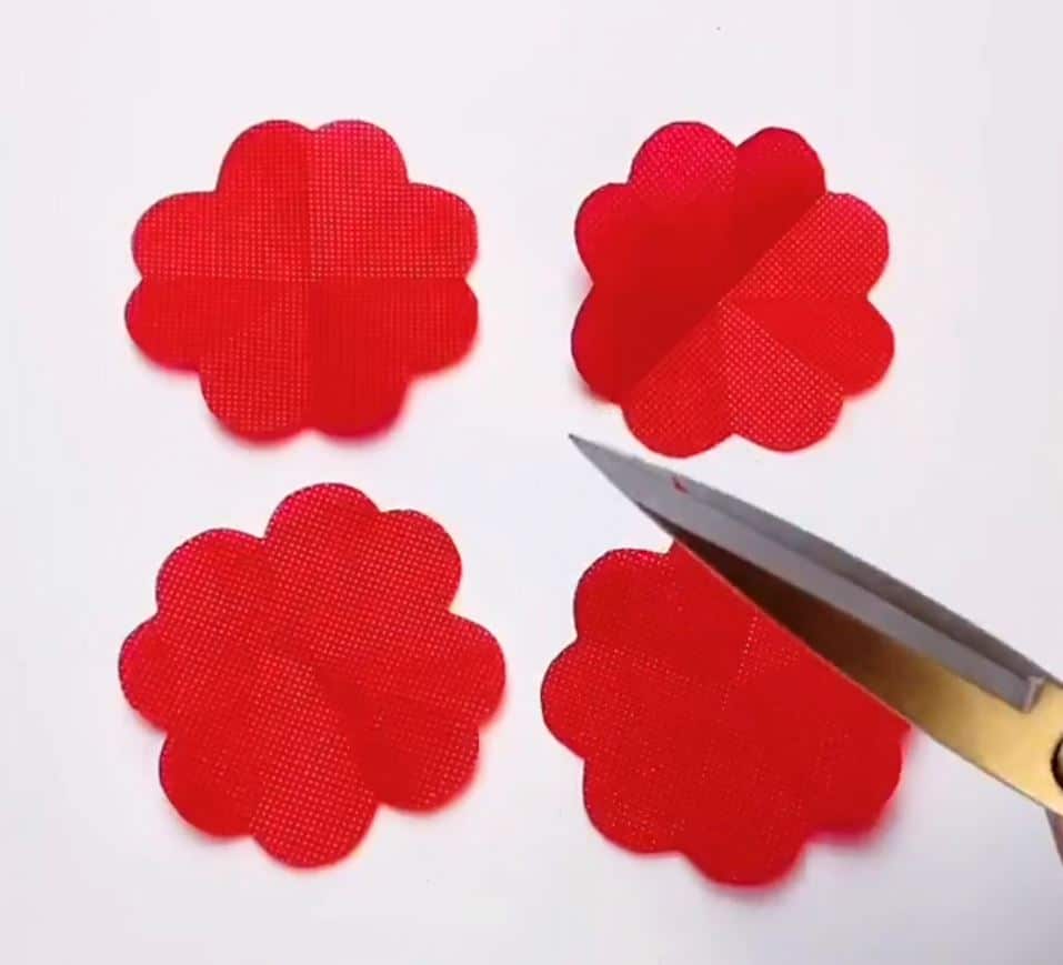 Make stunning paper flowers